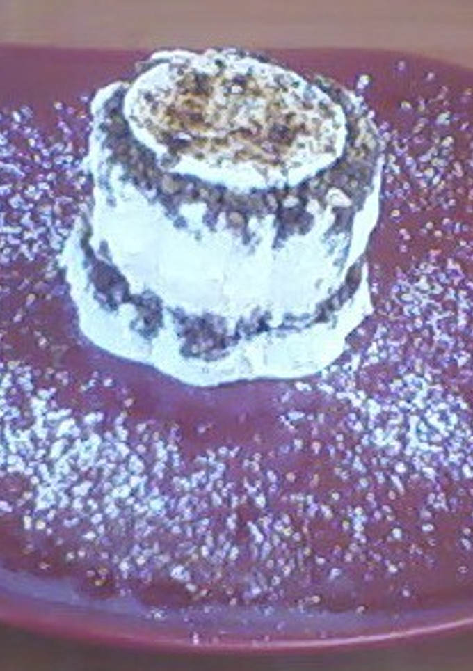 Una foto de Postre con crema helada