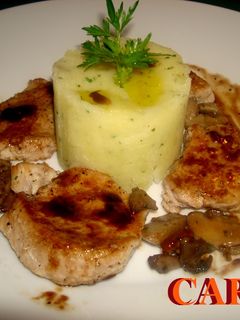 Una foto de Medallones de solomillo de cerdo con puré de patatas