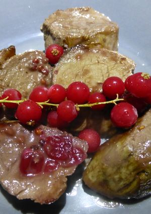 Una foto de Solomillo de cerdo con salsa de arándanos