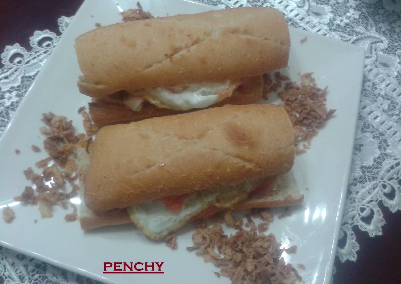 Bocadillos de berenjenas asadas con huevo frito<br />