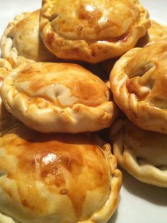 Una foto de Empanadillas de morcilla y pera