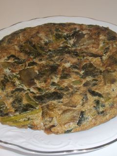 Una foto de Tortilla de espinacas y alcachofas