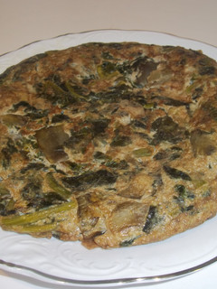 Una foto de Tortilla de espinacas y alcachofas
