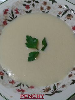 Una foto de Crema de verduras con pava