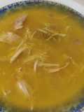 Sopa de cocido con tapioca y pollo
