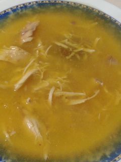 Una foto de Sopa de cocido con tapioca y pollo