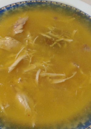 Una foto de Sopa de cocido con tapioca y pollo