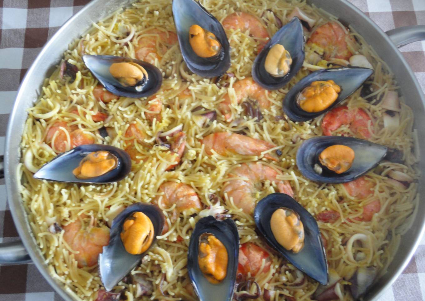 Fideuá de calamares