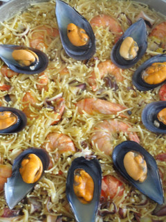 Una foto de Fideuá de calamares