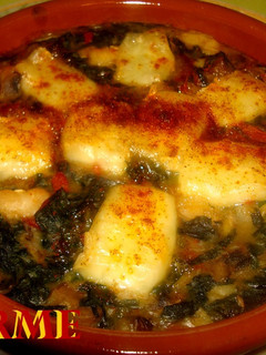 Una foto de Gratinado de acelgas con alubias y queso brie al pimentón