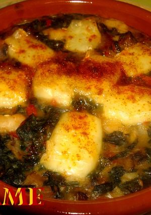 Una foto de Gratinado de acelgas con alubias y queso brie al pimentón