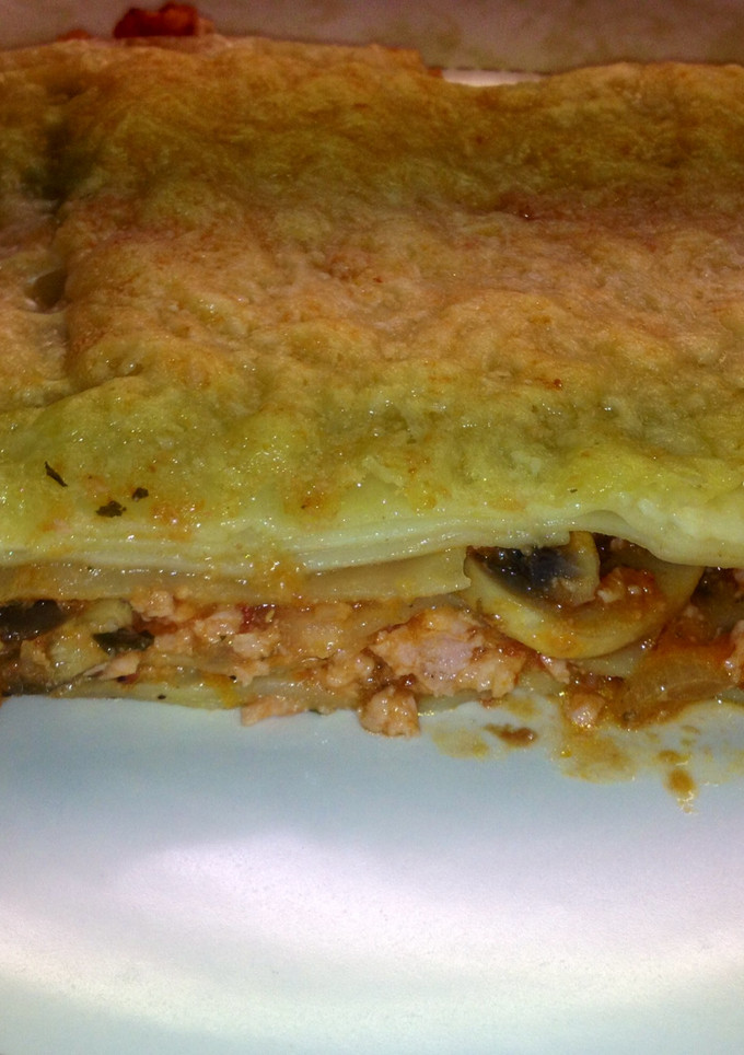 Una foto de Lasaña de pollo y champiñones