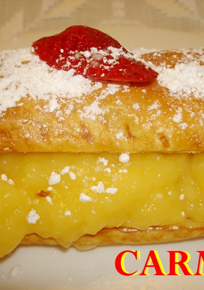 Una foto de Hojaldre relleno de crema de melocotón