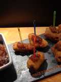 Mini flamenquines de jamón y foigras con salsa de frambuesa