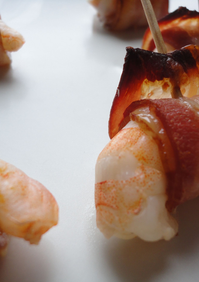 Una foto de Langostinos con abrigo de bacón
