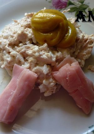 Una foto de Ensalada de arroz, pollo y atún
