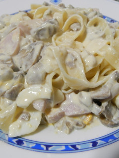 Una foto de Fetuccini con salsa de champiñones al vino blanco