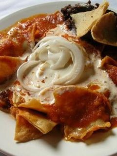 Una foto de Chilaquiles de Guajillo