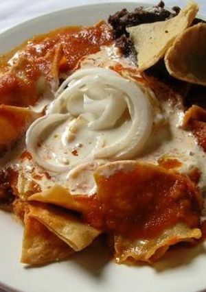 Una foto de Chilaquiles de Guajillo