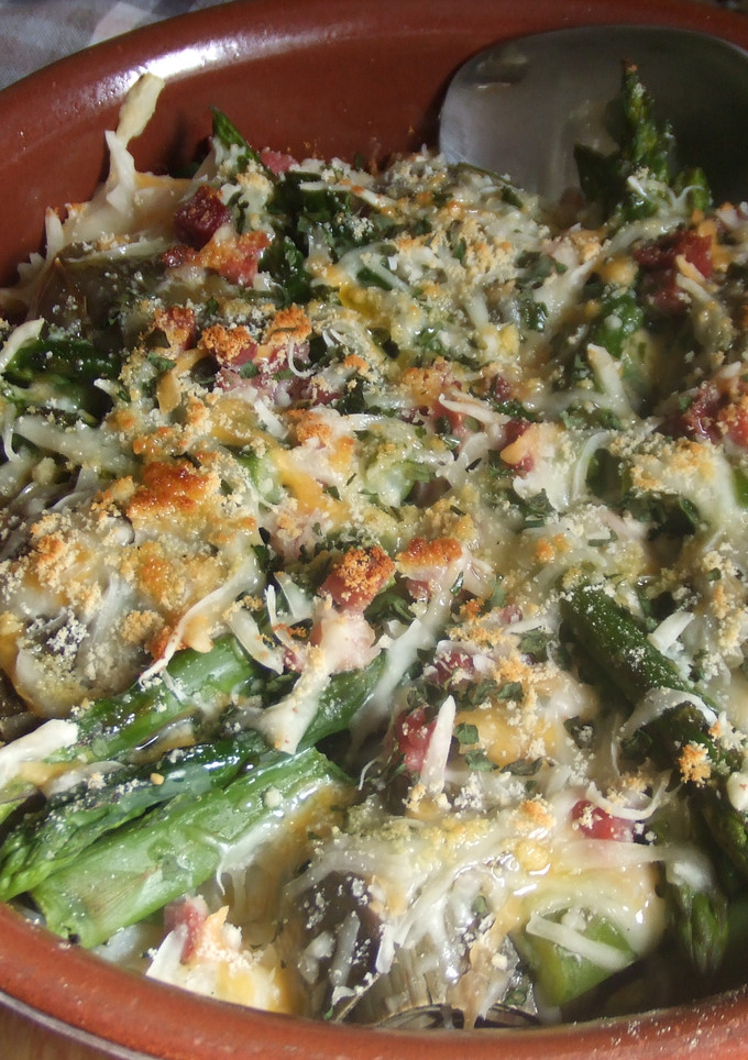 Una foto de Alcachofas, coliflor y espárragos gratinados
