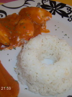 Una foto de Chipirones rellenados de gambas y arroz