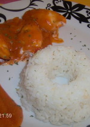 Una foto de Chipirones rellenados de gambas y arroz