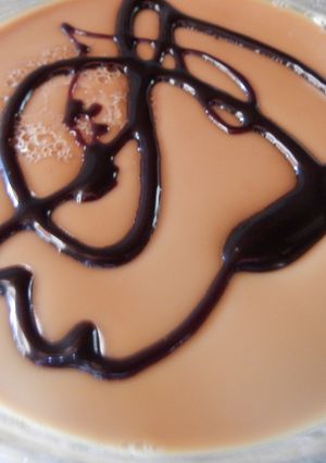 Una foto de Postre de café y nata