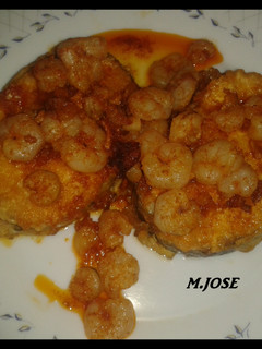 Una foto de Gambas al ajillo con base de merluza