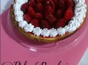 Una foto de pay de queso de mermelada de fresa