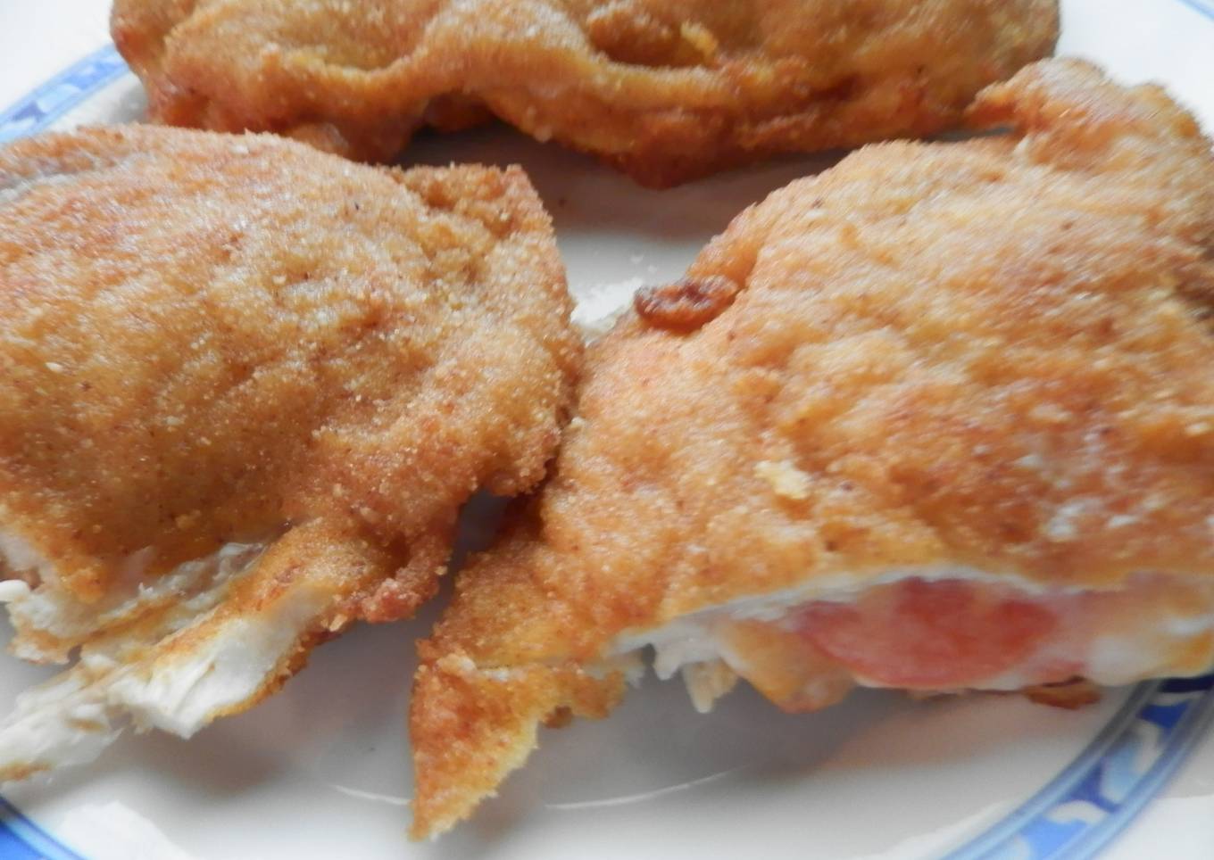 Filetes de pollo empanados y rellenos<br />