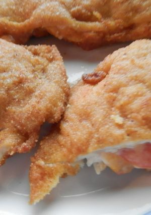 Una foto de Filetes de pollo empanados y rellenos
