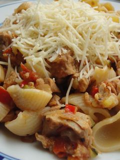 Una foto de Macarrones con verduras y atún