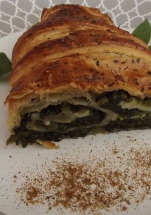 Una foto de Tronco de espinacas, queso blanco y sésamo