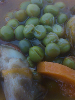 Una foto de Guisado de alcachofas y guisantes