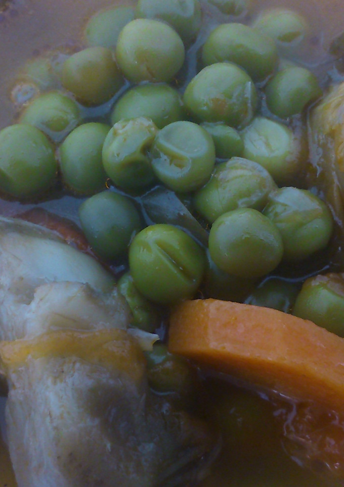 Una foto de Guisado de alcachofas y guisantes