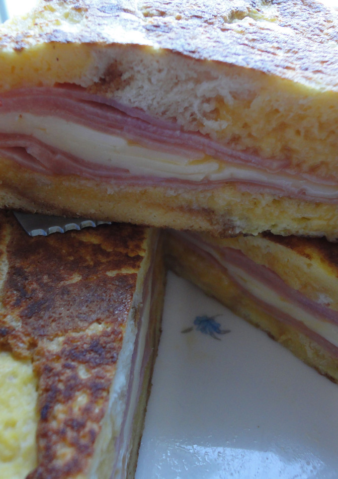 Una foto de Sandwichón de jamón york y queso