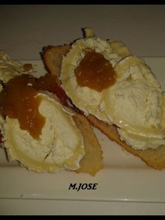 Una foto de Tosta de queso de rulo de cabra