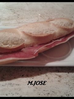 Una foto de Baguetina de jamon