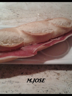 Una foto de Baguetina de jamon