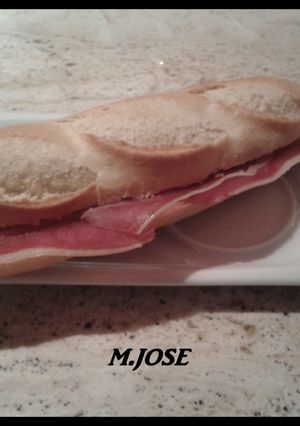 Una foto de Baguetina de jamon