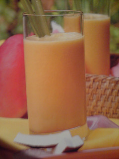 Una foto de Refresco de coco, mango y maracuyá (parchita)