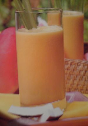 Una foto de Refresco de coco, mango y maracuyá (parchita)