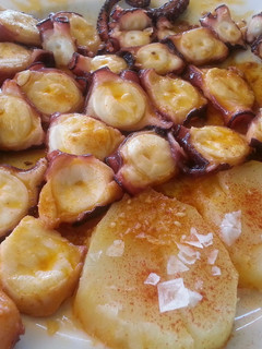 Una foto de Pulpo con patatines