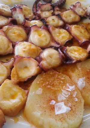 Una foto de Pulpo con patatines