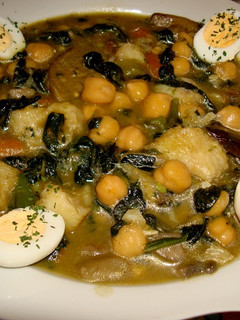 Una foto de Potaje de bacalao con espinacas