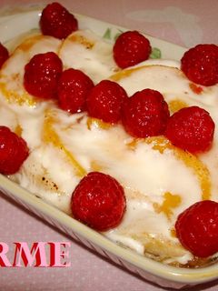 Una foto de Gratinado de migas con frutas y yogur