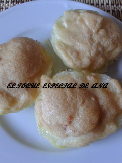 Una foto de Patatas gratinadas con alioli rellenas de chorizo