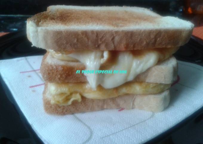 Foto principal de Sandwich de tortilla con queso manchego