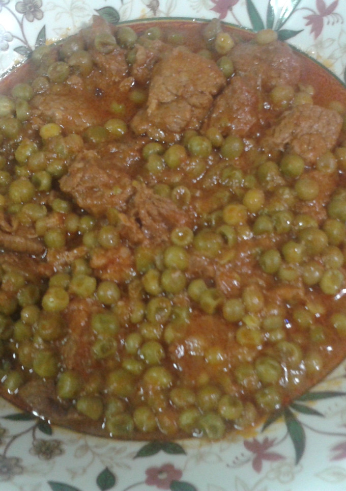 Una foto de Ternera con guisantes al Montilla Moriles