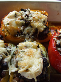 Una foto de Pimientos rellenos de carne con hongos secos